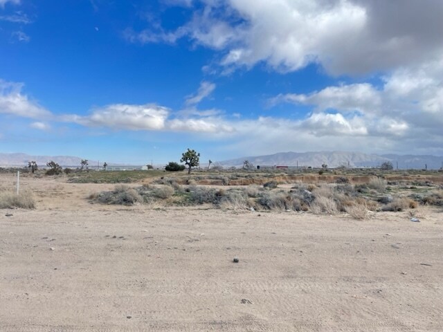 0 C Ave, Hesperia, CA à vendre - Photo du bâtiment - Image 2 de 4
