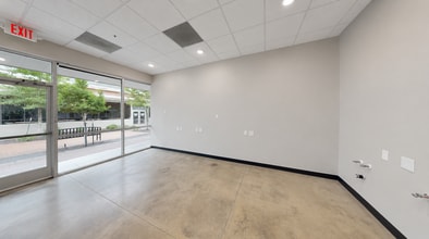 525 Woodland Square Blvd, Conroe, TX for lease Interior Photo- Image 2 of 3