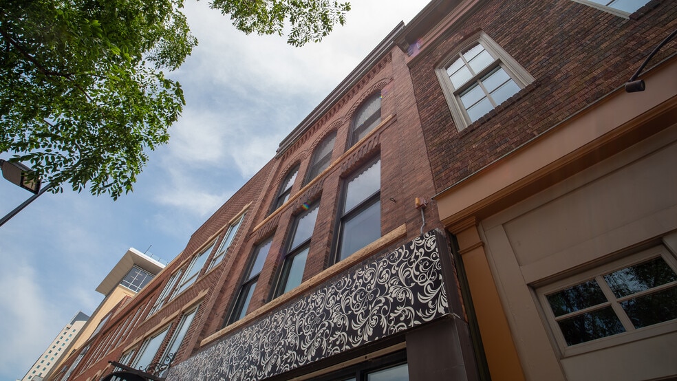318 S Broadway, Rochester, MN à louer - Photo du bâtiment - Image 1 de 14