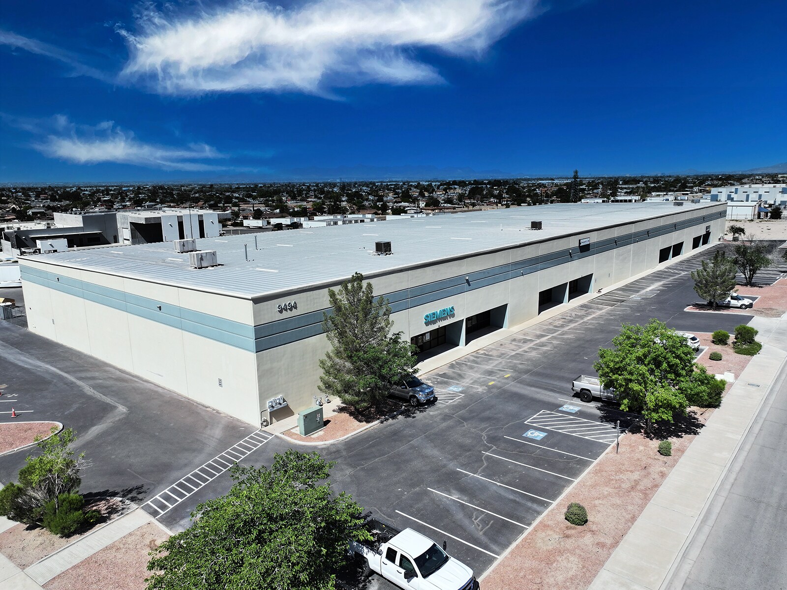 9494 Escobar Dr, El Paso, TX à louer Photo du bâtiment- Image 1 de 2