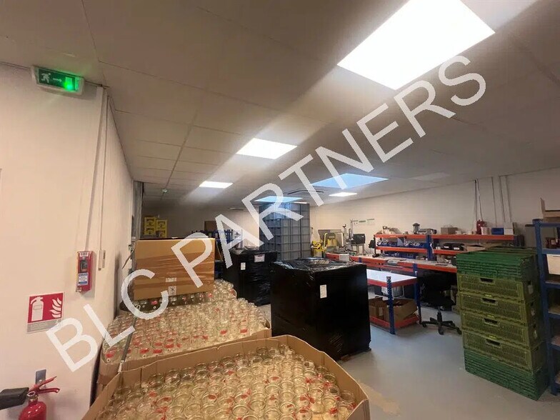 Flex dans Paris à louer - Photo intérieure - Image 1 de 8