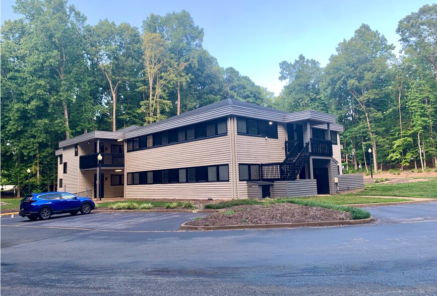 5001 W Village Green Dr, Midlothian, VA à louer - Photo du bâtiment - Image 2 de 3