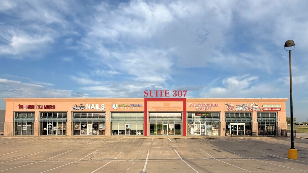 303-313 S Greenwich Rd, Wichita, KS for lease - Building Photo - Image 2 of 5