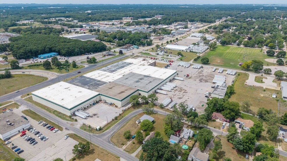 1450 E Laketon Ave, Muskegon, MI for lease - Building Photo - Image 2 of 11