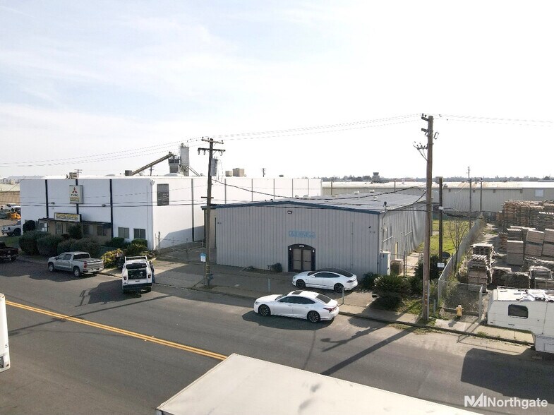 2234 Hoover Ave, Modesto, CA à vendre - Photo du bâtiment - Image 2 de 5