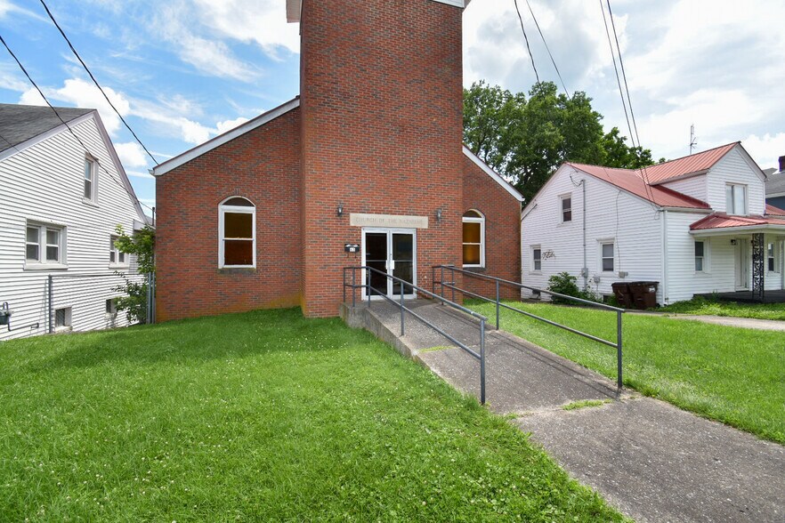 65 Highland Ave, Lancaster, KY à vendre - Photo du bâtiment - Image 2 de 36