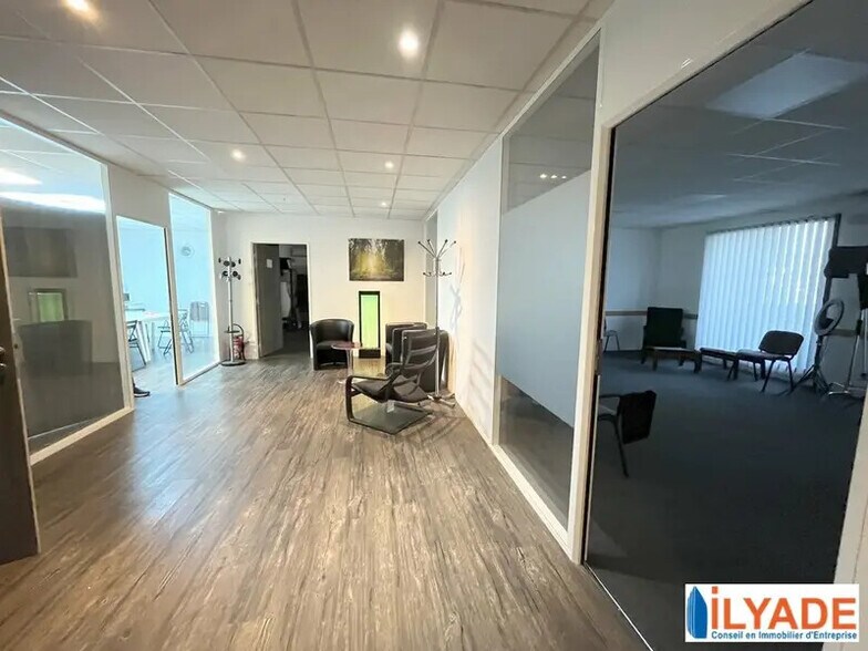 Office in Aubagne for sale - Interior Photo - Image 1 of 11
