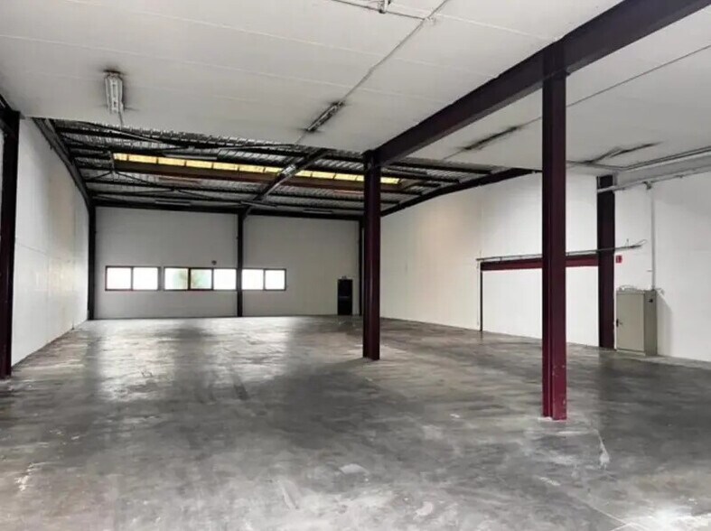Flex dans Le Blanc-Mesnil à louer - Photo du bâtiment - Image 3 de 12