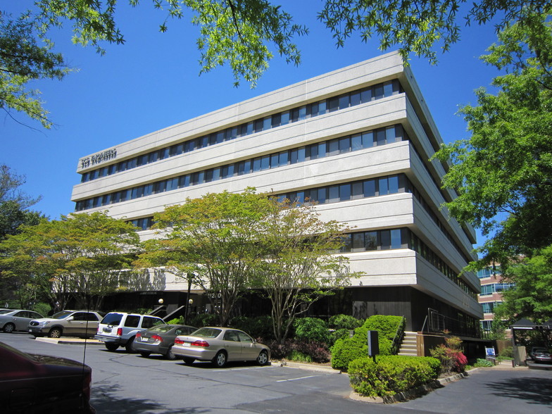 11260 Roger Bacon Dr, Reston, VA for lease - Building Photo - Image 1 of 13