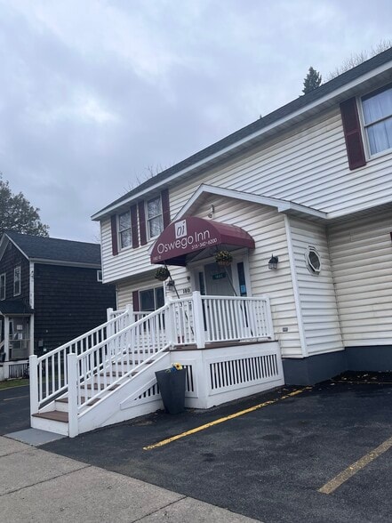 180 E 10th St, Oswego, NY for sale - Building Photo - Image 3 of 9