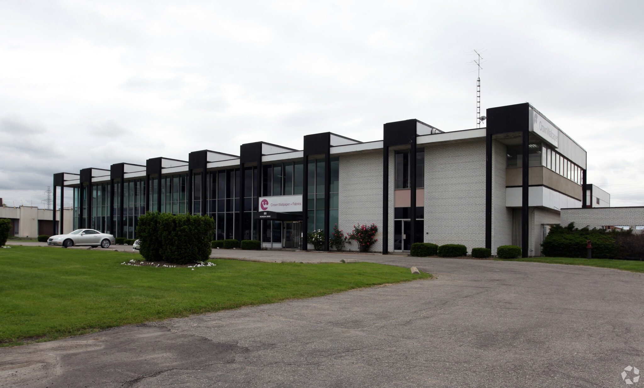 88 Ronson Dr, Toronto, ON à vendre Photo principale- Image 1 de 1