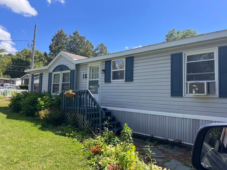 9698 Campbell Rd, Sauquoit, NY for sale - Building Photo - Image 2 of 5