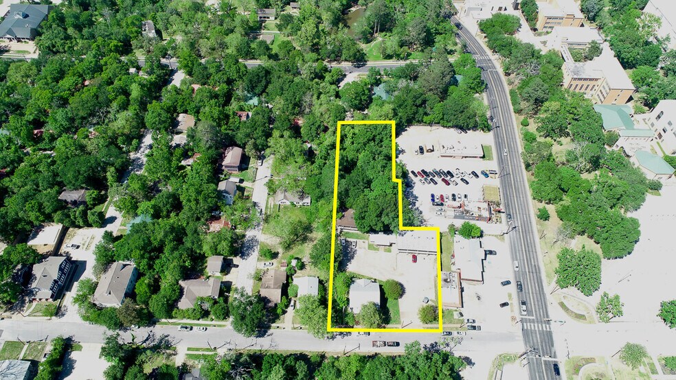 1206 20th St, Huntsville, TX à vendre - Photo du bâtiment - Image 3 de 15