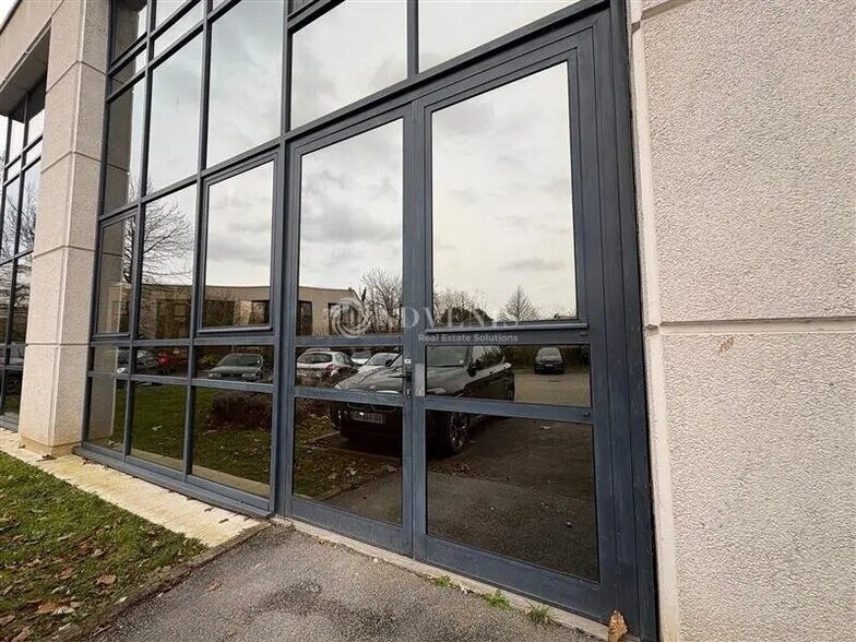 Bureau dans Guyancourt à louer - Photo du bâtiment - Image 3 de 5