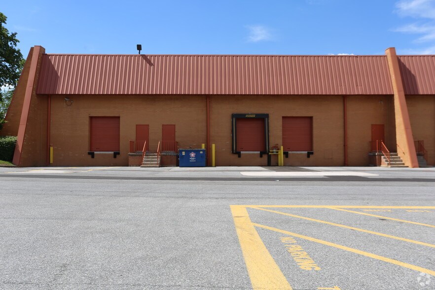 611 Hammonds Ferry Rd, Linthicum, MD à louer - Photo du bâtiment - Image 2 de 11