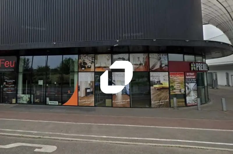 Retail in Chambourcy for lease Building Photo- Image 1 of 5