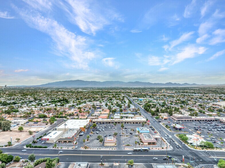 3754-3790 E Flamingo Rd, Las Vegas, NV for lease - Building Photo - Image 1 of 10