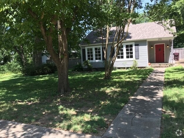 258 S Center St, Collierville, TN à vendre Photo principale- Image 1 de 29