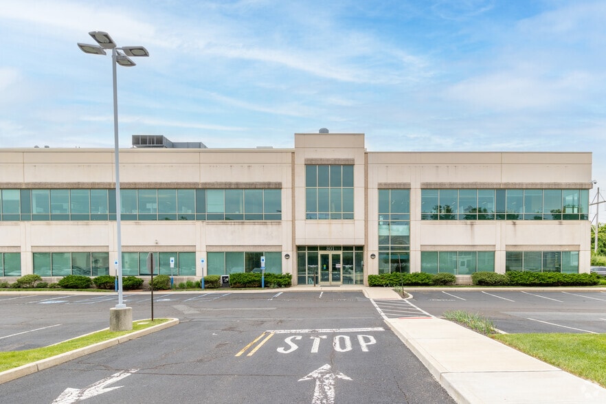 801 Princeton South Corporate Ctr, Ewing, NJ à louer - Photo du bâtiment - Image 3 de 7