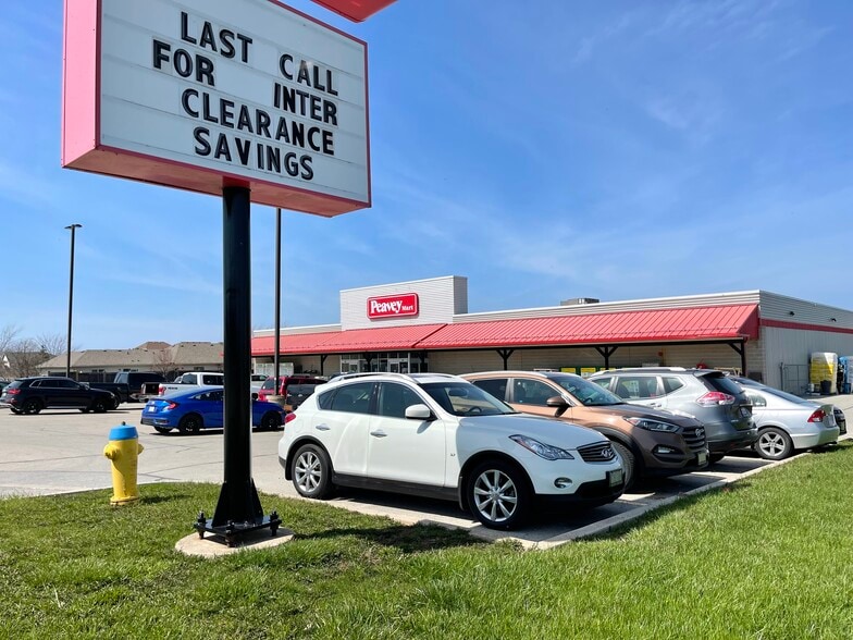 321 Main St E, Grimsby, ON for lease - Building Photo - Image 2 of 9