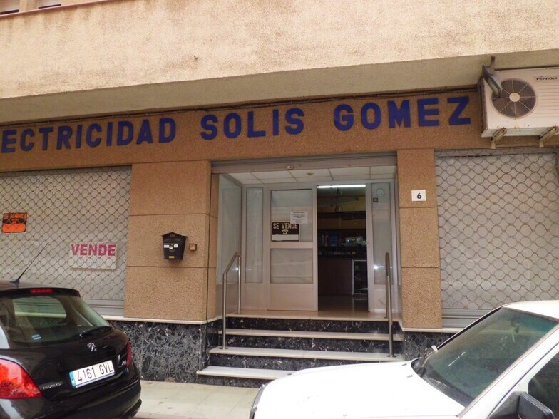 Commerce de détail dans El Ejido, Almería à louer - Photo du bâtiment - Image 1 de 9