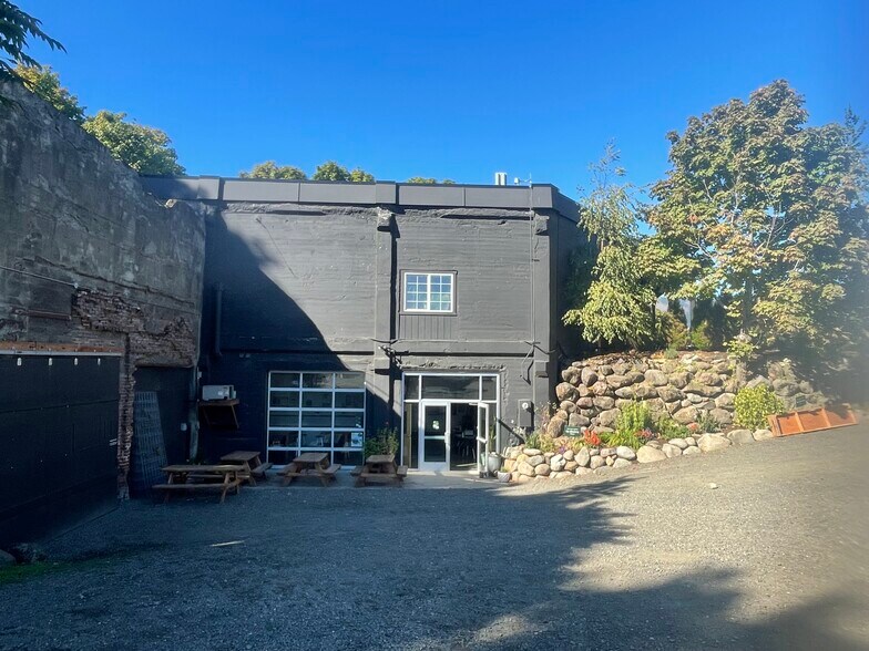 13 Railroad St, Hood River, OR à louer - Photo du bâtiment - Image 3 de 30