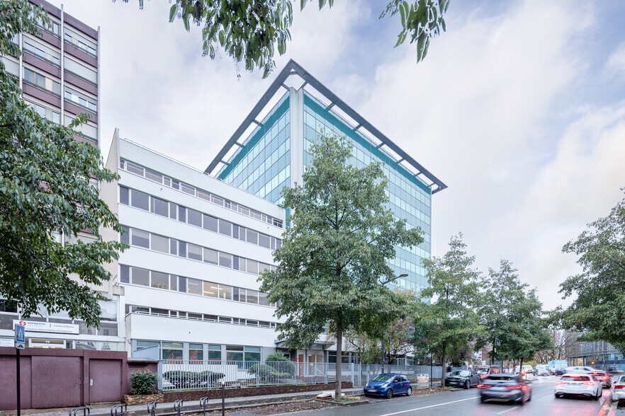 Bureau dans 1 Boulevard Hippolyte Marques, Ivry-sur-Seine à louer - Photo du bâtiment - Image 2 de 2