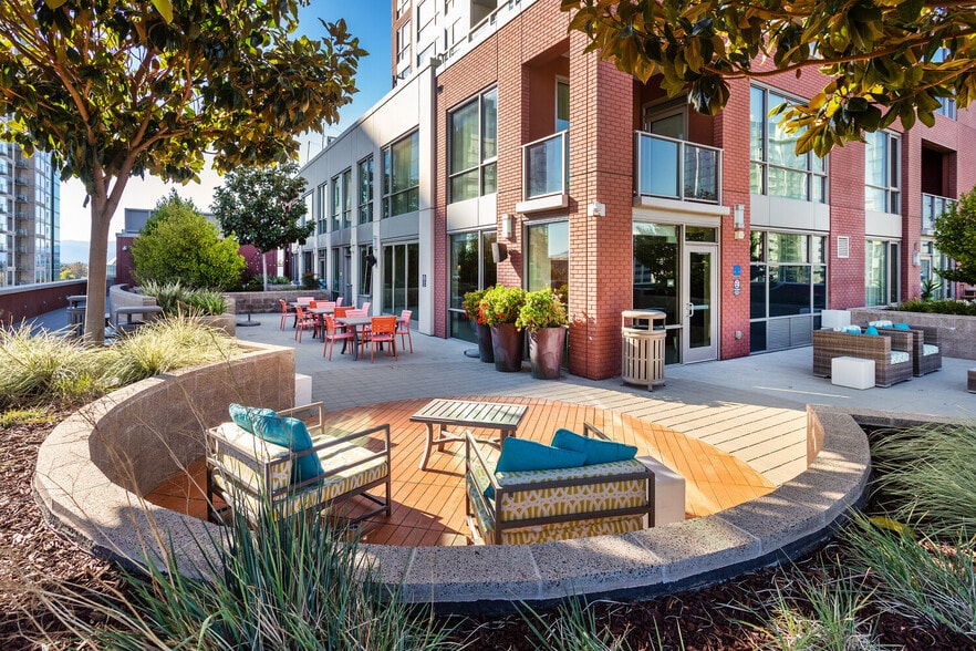 77 N Almaden Ave, San Jose, CA for lease - Building Photo - Image 2 of 4