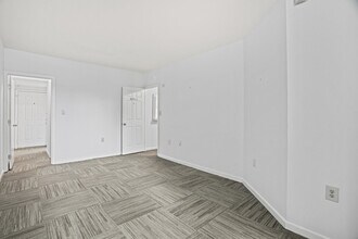 4601 Connecticut Ave NW, Washington, DC for lease Interior Photo- Image 2 of 9