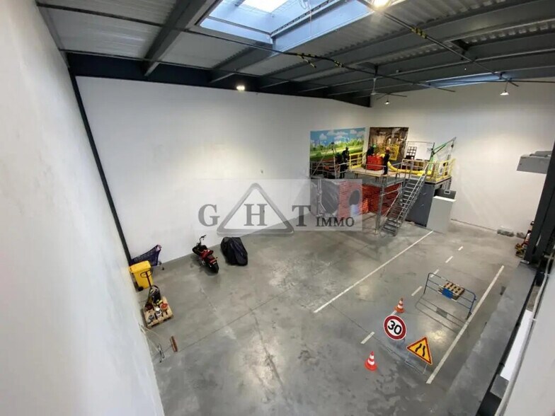 Industrial in Villeneuve-la-Garenne for lease - Building Photo - Image 2 of 12