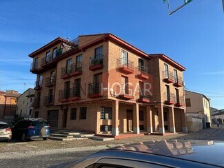 Plus de détails pour Multi-résidentiel à vendre