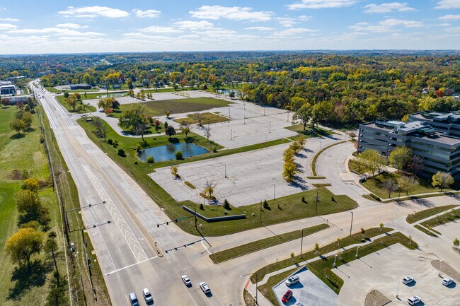 Plus de détails pour Edgewood Point Towers – à vendre, Cedar Rapids, IA