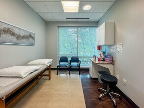 2304 Wesvill Ct, Raleigh, NC for lease Interior Photo- Image 1 of 6