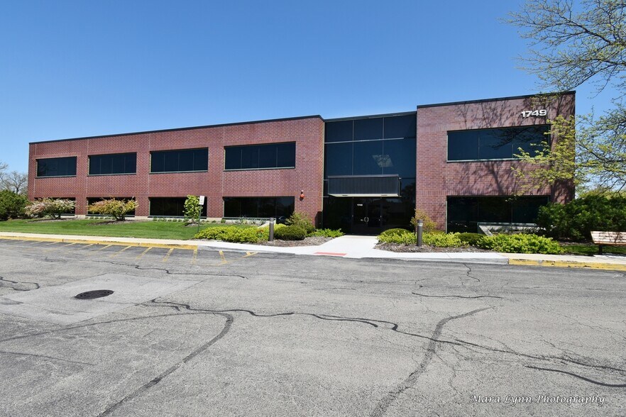 1749 S Naperville Rd, Wheaton, IL à louer - Photo du bâtiment - Image 2 de 12