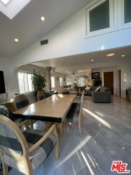 425 Sunridge St, Playa del Rey, CA à vendre - Photo du bâtiment - Image 2 de 41