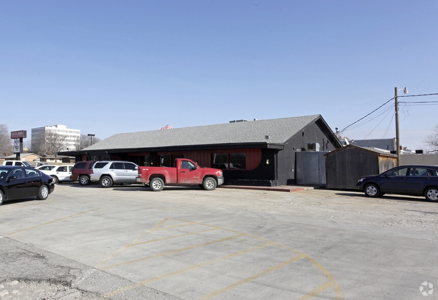 3121 E Frank Phillips Blvd, Bartlesville, OK for sale - Building Photo - Image 2 of 6