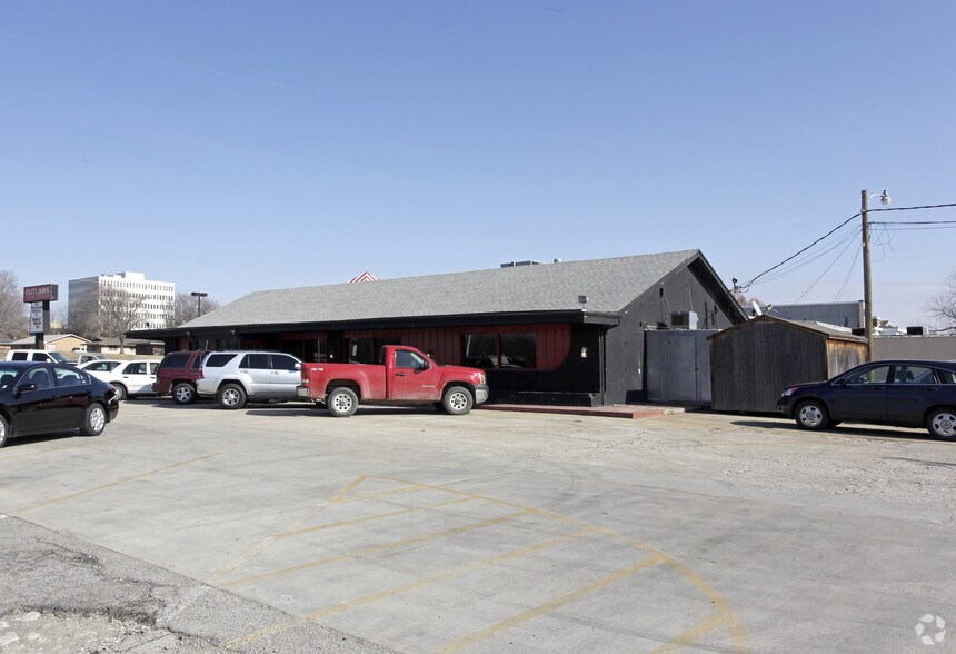 3121 E Frank Phillips Blvd, Bartlesville, OK à vendre - Photo du bâtiment - Image 2 de 6