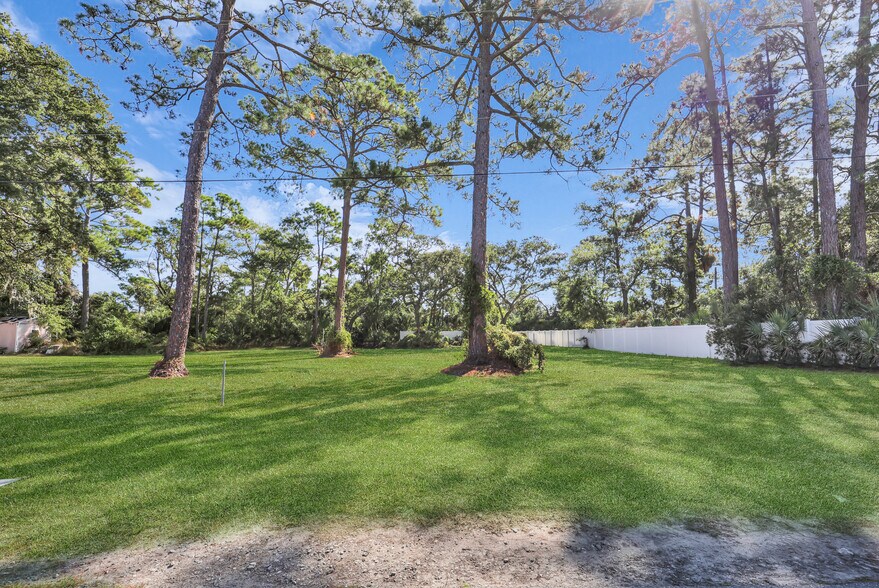 108 Lewis Ave, Tybee Island, GA à vendre - Photo du bâtiment - Image 2 de 37