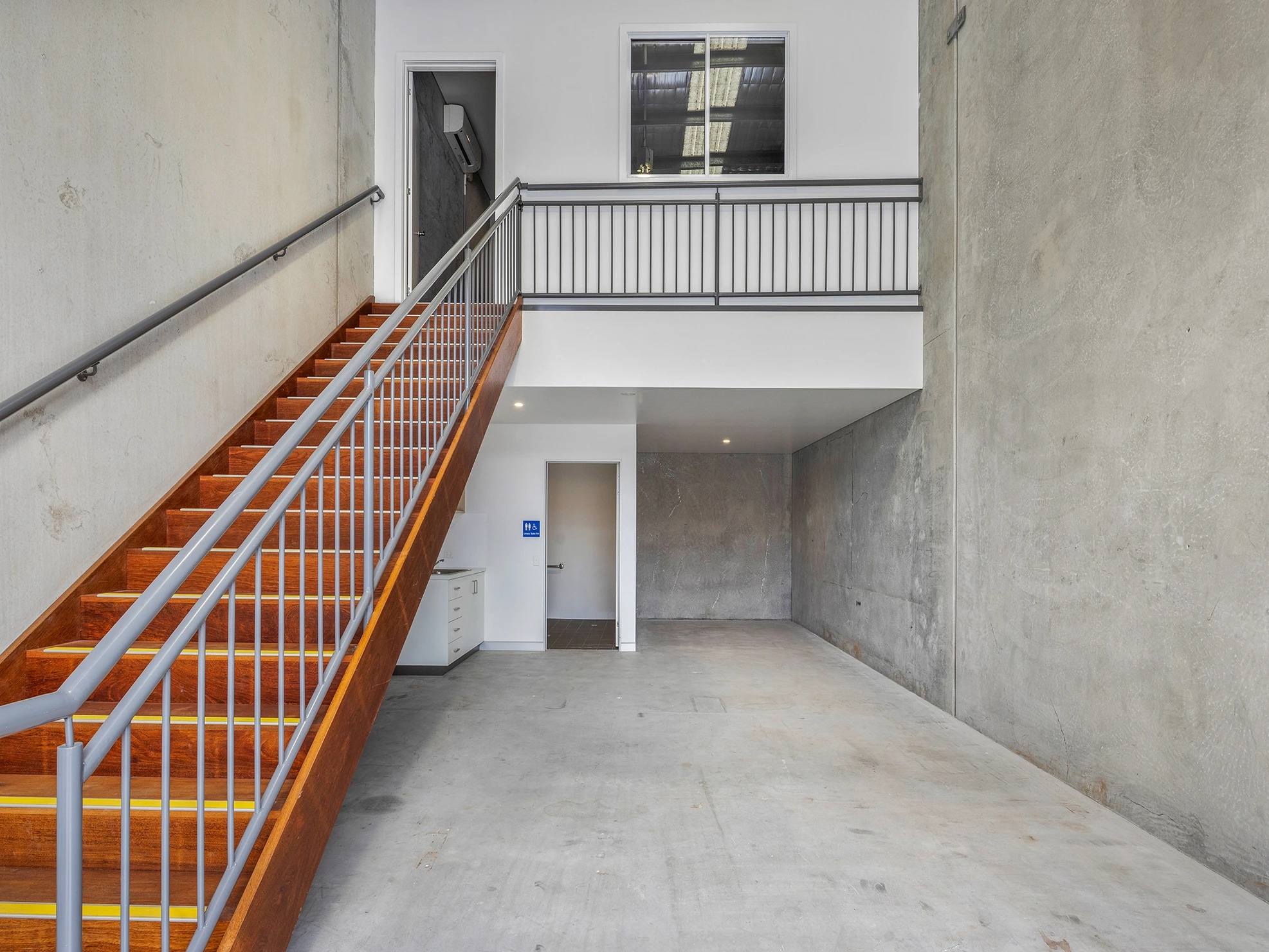 240 New Cleveland Rd, Tingalpa for lease Interior Photo- Image 1 of 5