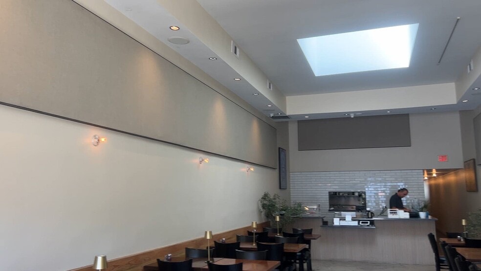 433 N Fairfax Ave, Los Angeles, CA for lease - Commercial Listing Video - Image 2 of 13