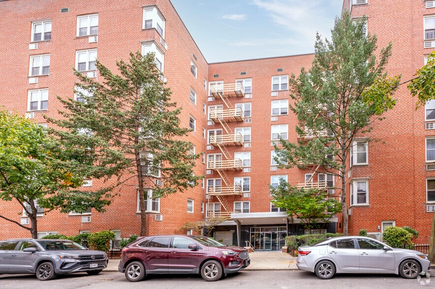 1717 E 18th St, Brooklyn, NY à vendre - Photo du bâtiment - Image 2 de 6