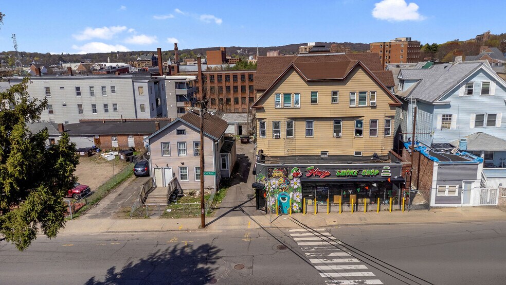 9 Units w/9% CAP: Close to Downtown portefeuille de 2 propriétés à vendre sur LoopNet.ca - Photo du bâtiment - Image 1 de 16