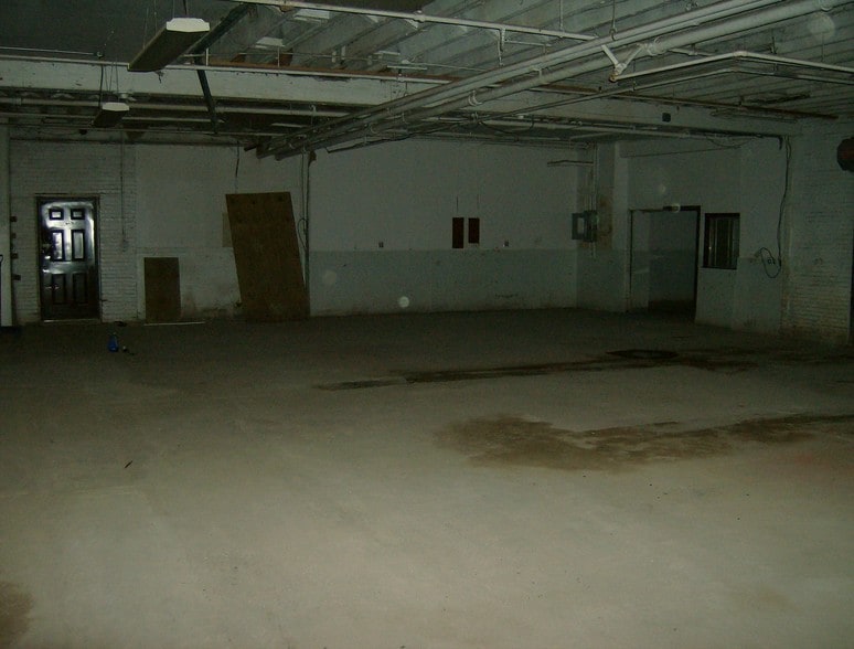 337-341 Liberty St, Newburgh, NY à louer - Photo du bâtiment - Image 3 de 4