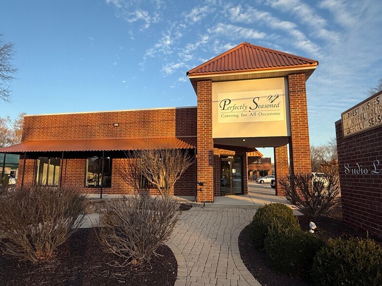 11015 Main St, Roscoe, IL for lease - Building Photo - Image 2 of 21