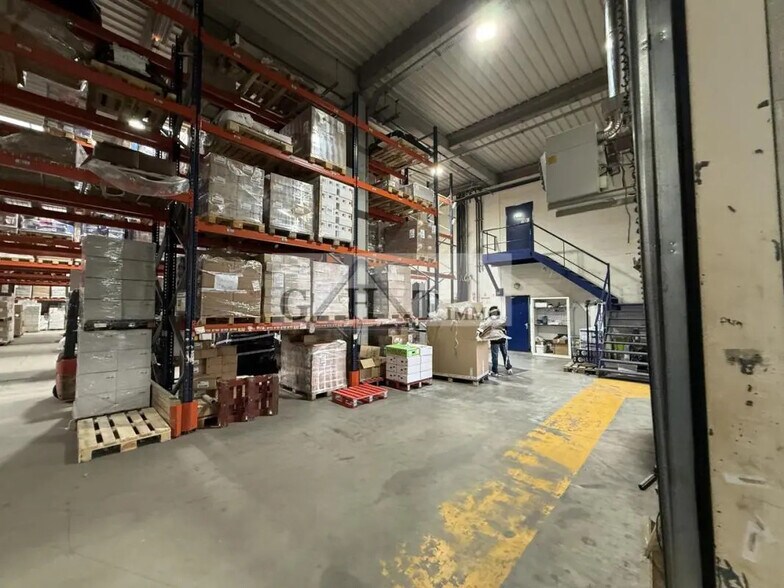 Office in Villemomble for lease - Interior Photo - Image 2 of 15