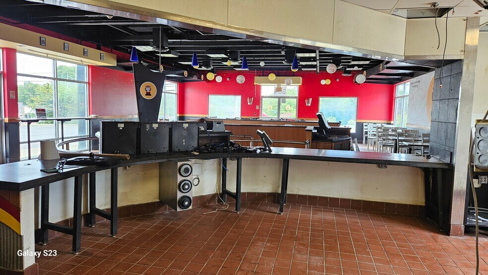 334 Windsor Hwy, New Windsor Township, NY for sale - Interior Photo - Image 2 of 29