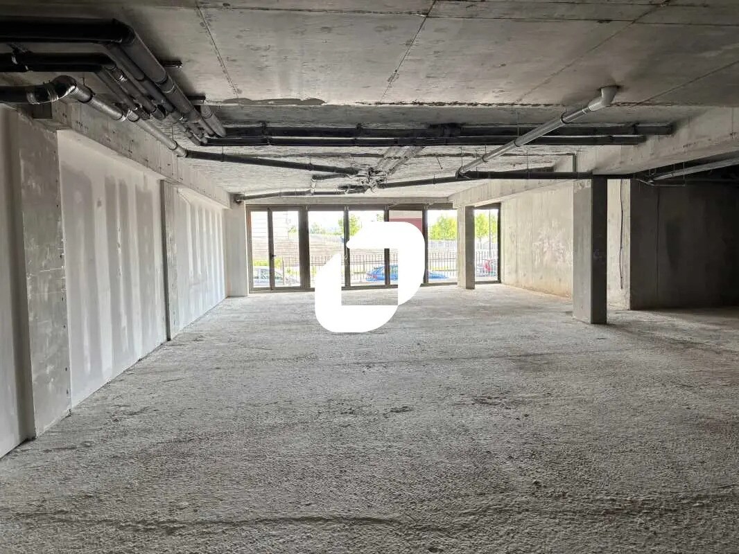 Office in Bordeaux for lease Interior Photo- Image 1 of 11