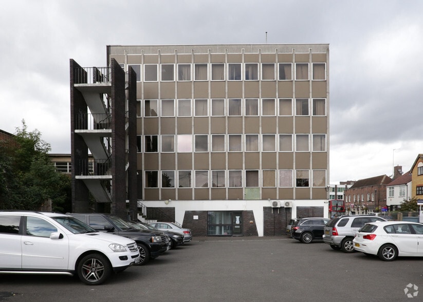 South Hill Ave, Harrow à louer - Photo du bâtiment - Image 2 de 3
