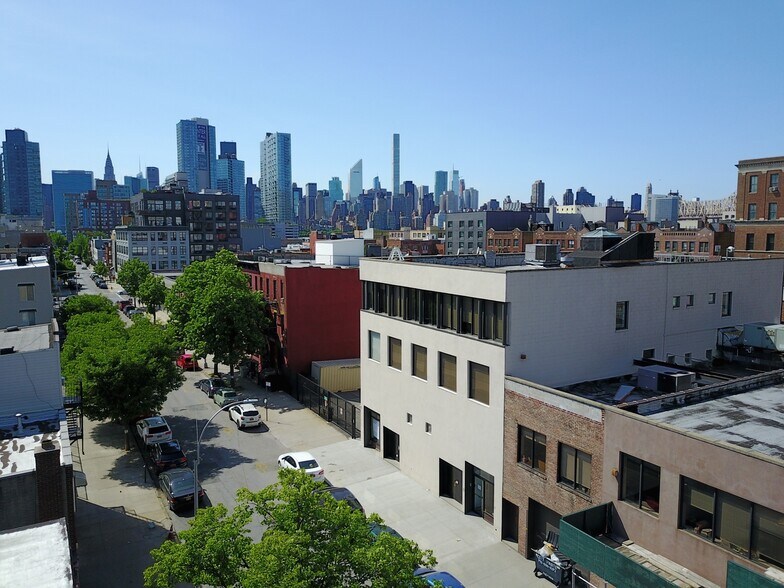 1143-1147 47th Ave, Long Island City, NY à louer - Photo du bâtiment - Image 1 de 51