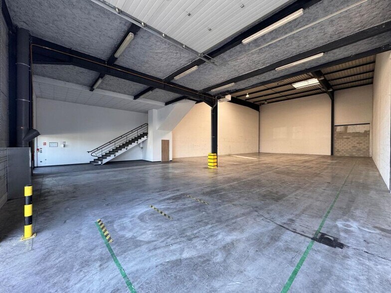 21 Rue Marcel Mérieux, Corbas for lease - Interior Photo - Image 2 of 12